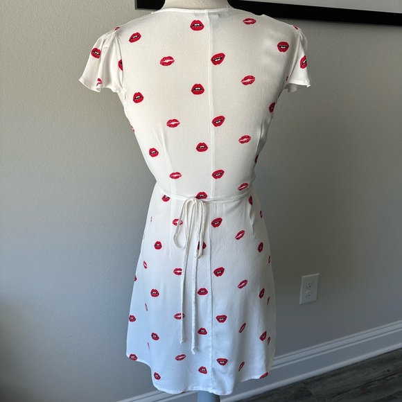 Lip print wrap dress - Picture 8 of 12